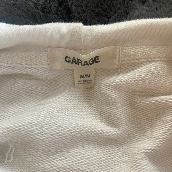 Garage crop zip-up - Picture 2 of 5